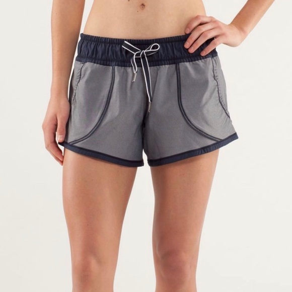 lululemon navy lounge Work It Out short, size 4 - Picture 5 of 7